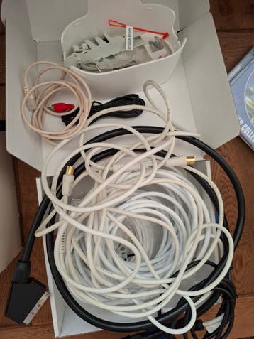 Diverse kabels (internet, scart)