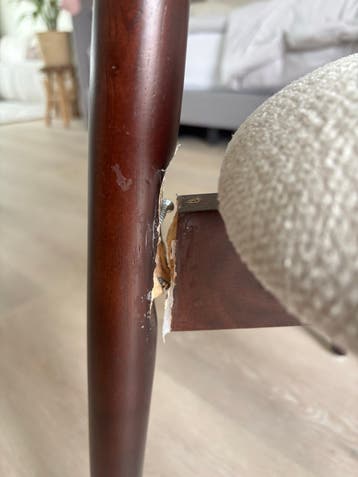 Set van 2 stoelen met beschadigde poot