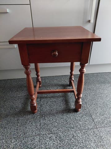 Vintage houten bijzettafel met lade