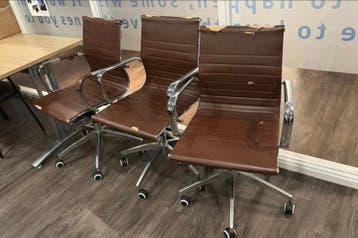 Gratis bureaustoelen oud ijzer 10-12 stuks