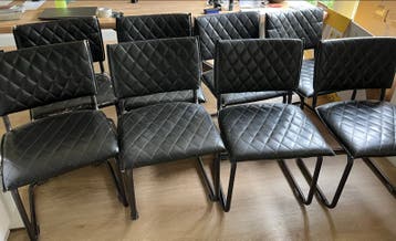 8 zwarte stoelen - Gebruikt maar nog goed bruikbaar