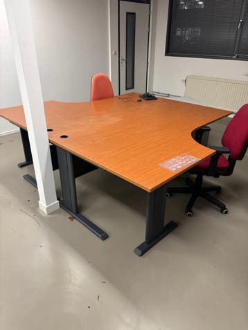 Hoek bureau gratis ophalen.