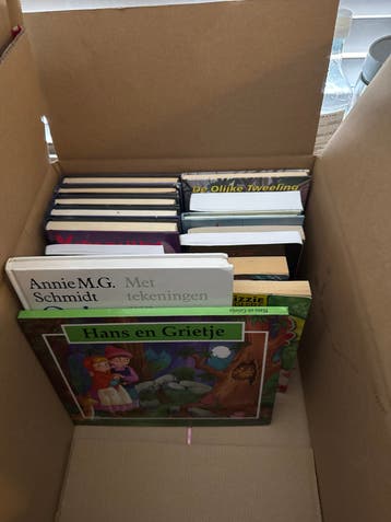 Diverse kinderboeken, o.a. Annie M.G. Schmidt en sprookjes