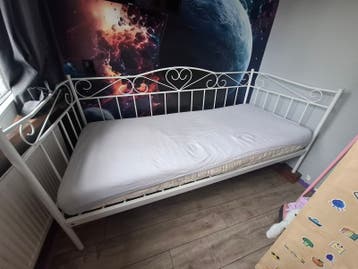 Wit metalen bed - Eenpersoons