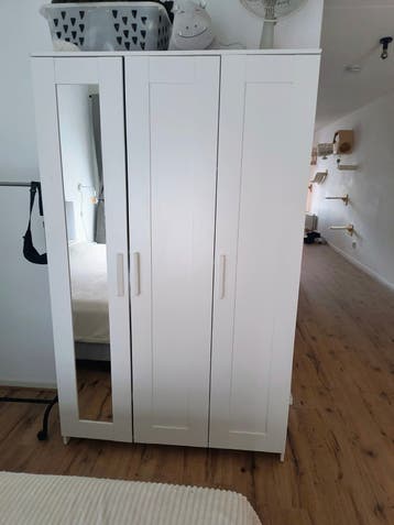 IKEA BRIMNES kledingkast + nachtkastje