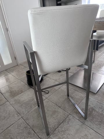 Barstoelen gratis af te halen
