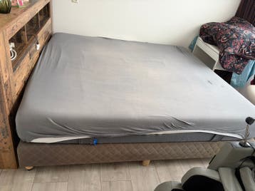 Boxspring 180x200 + Emma matras + hoofdbord