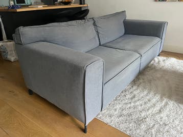 Comfortabele jeansblauwe tweezitsbank