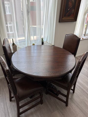 Antieke eettafel met 4 stoelen