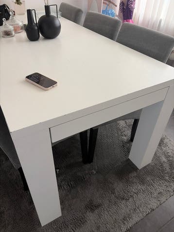 Gratis eettafel en dressoir van goossens