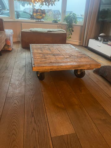 salontafel op wielen (industrieel)