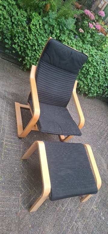 Zwarte Ikea Poäng leesstoel + voetenbankje - Gratis