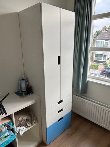 GRATIS Witte IKEA kledingkast met lades en hangruimte