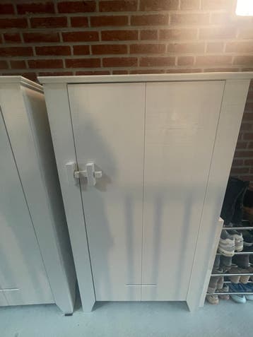 Woood kast - Witte houten kast met planken