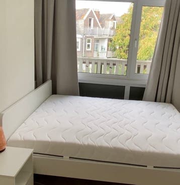 Bedframe met matras 160, morgen rond 12u gratis op te halen!