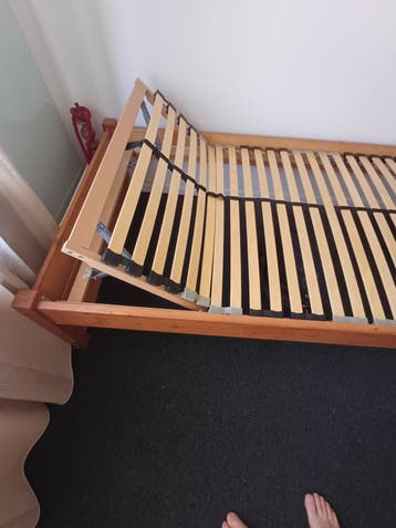 Houten bedframe met verstelbare lattenbodem