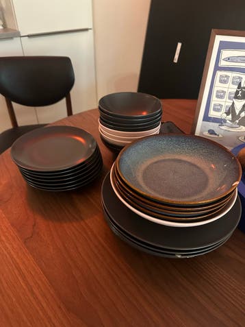 Diverse servies set - borden, kommen, schalen