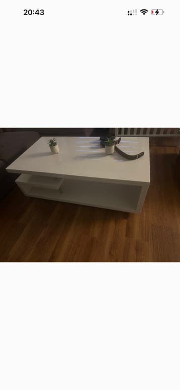 Massieve salon tafel gratis
