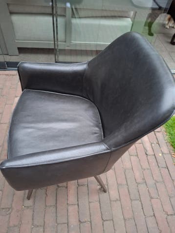 Gratis acht gebruikte stoelen af te halen