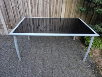 Tafel met zwart glazen blad - prima staat