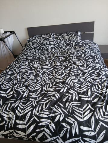 Bed van 1 jaar oud tegen kleine vergoeding