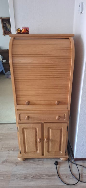 Houten rolluikkast / computerkast