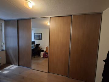 Kamerhoog kastsysteem met schuifdeuren