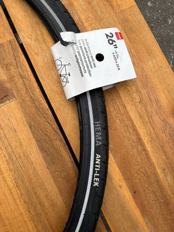 Nieuwe HEMA Buitenband Antilek 26 inch