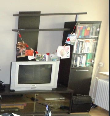 Moderne tv-meubel met opbergruimte en vitrinekast