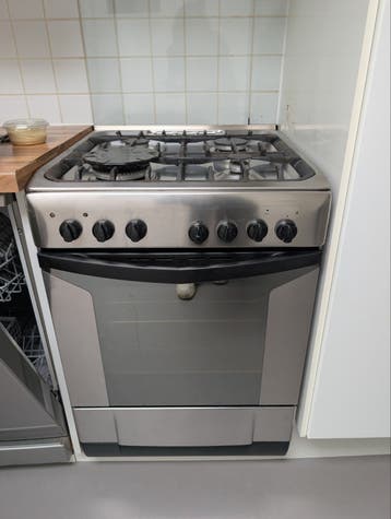 Vrijstaand gasfornuis met oven ophalen op 4 of 5 juli