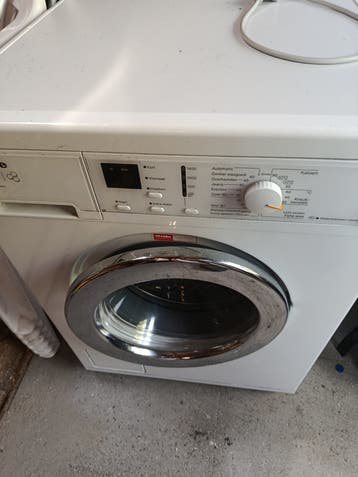 Miele W3164 Wasmachine - Werkt deels, voor de handige koper