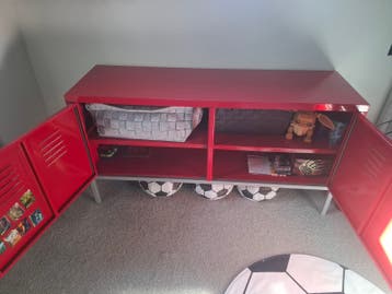 Kastje ikea rood