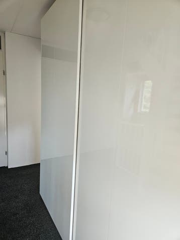GRATIS Hoogglans Witte Linnnenkast - 200x40x230 cm