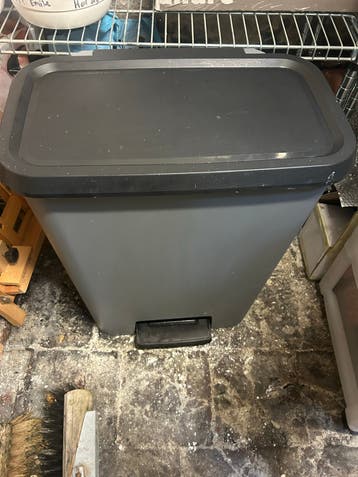 Prullenbak met pedaal Jysk