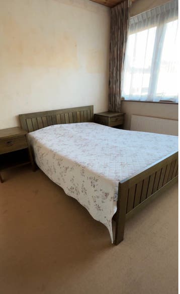 GRATIS: Bed 140x200 met kaptafel en spiegel compleet