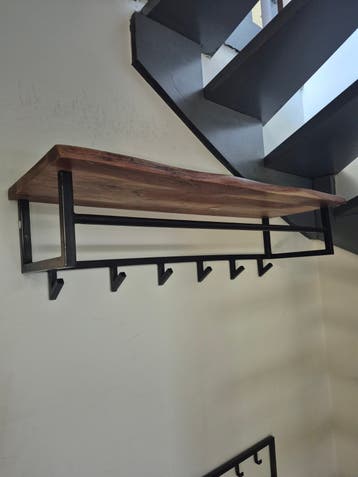 Industriële Wandkapstok met Houten Plank