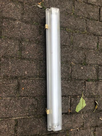 TL-buis armatuur met buis, ongeveer 60 cm lang