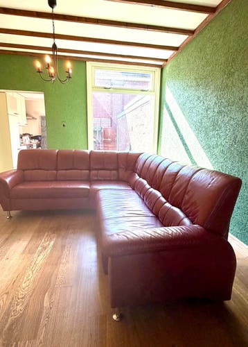 Gratis af te halen! Mooie leren hoekbank, warm rood