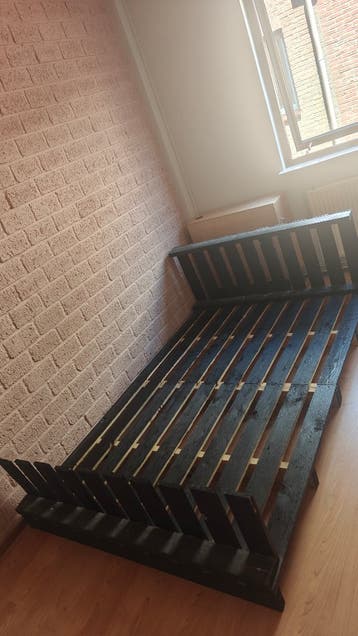 Bed bedframe palletbed