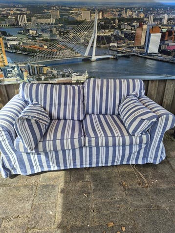 IKEA Ektorp 2-zitsbank met blauw-wit gestreepte hoes