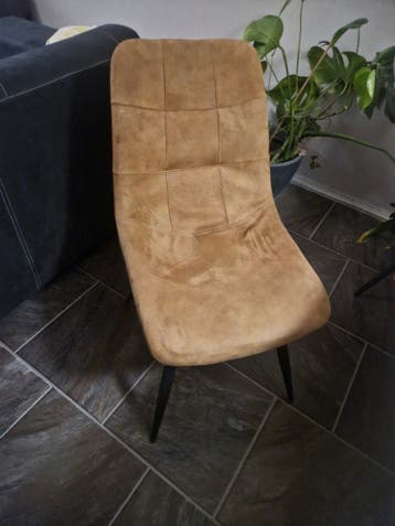 Gratis three chairs in ok condition.