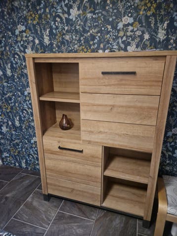 Gratis cabinet, closet in good condition.