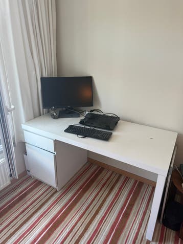Wit bureau met lade en kastje - gratis