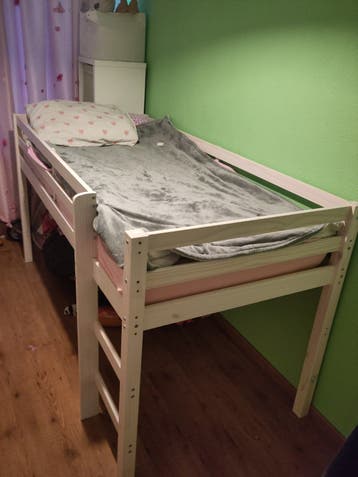 Gratis 1-persoons hoogslaper met matras en dinotent