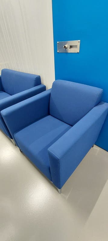 Bankje en fauteuil korenblauw