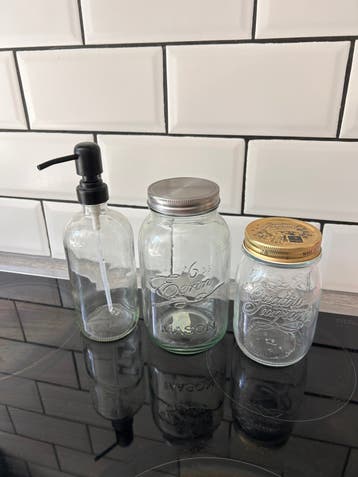Glazen zeepdispenser en potten