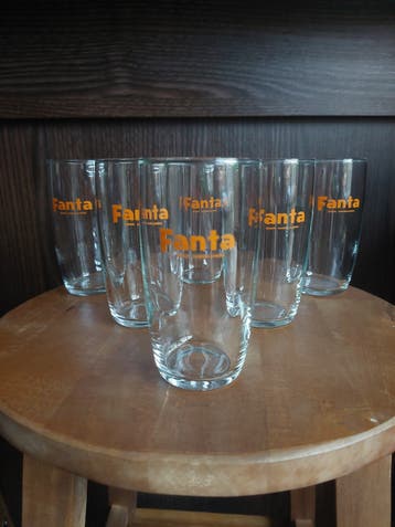 6 Fanta glazen