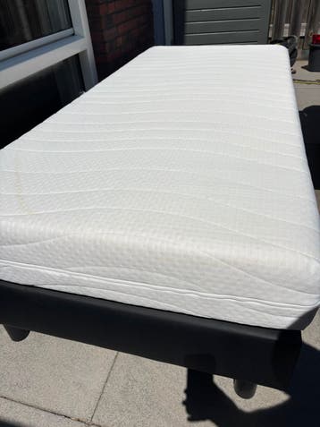 Gratis afhalen: Eenpersoons boxspring met matras