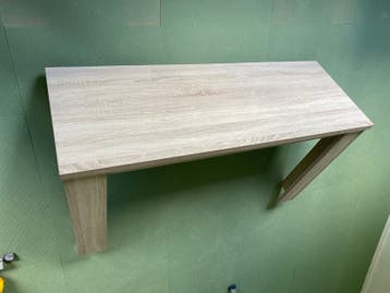 Tafel met 2 poten