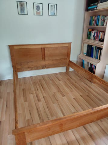 Houten bed ( alleen ombouw)